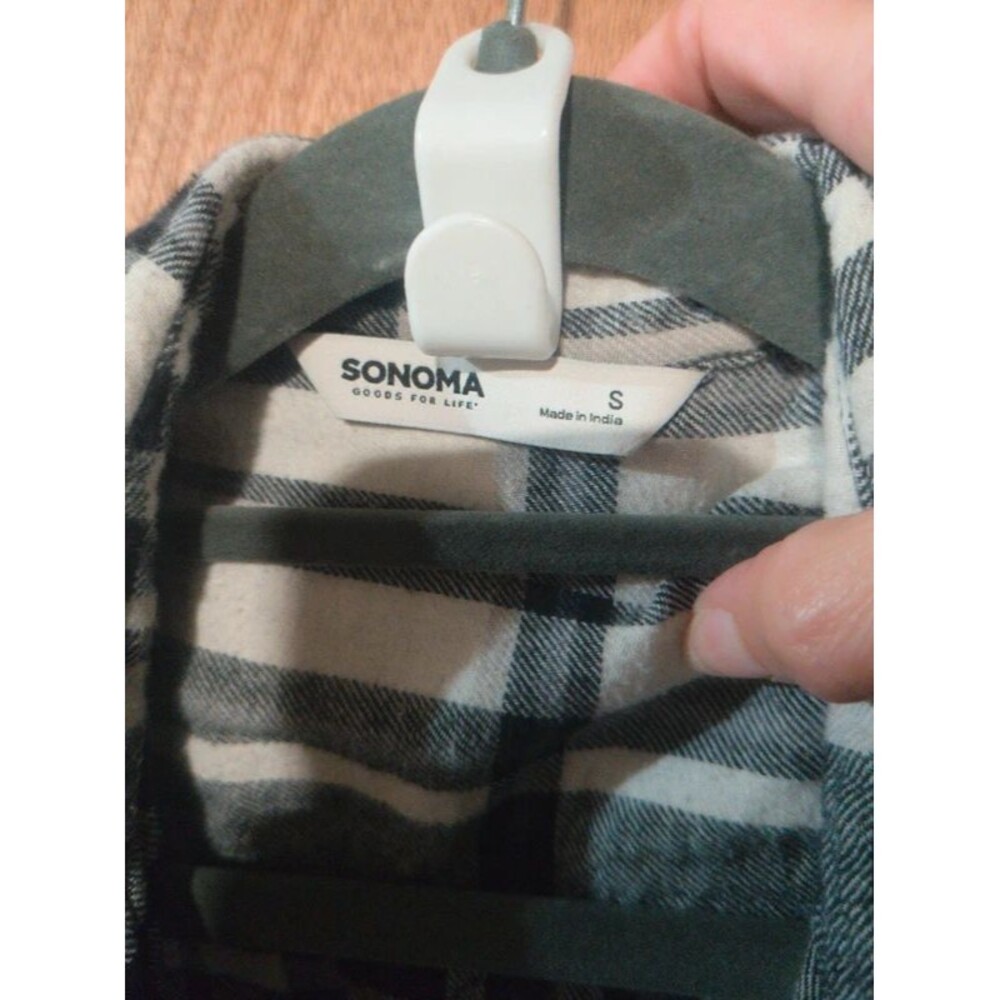 Cute button up - Picture 2 of 3